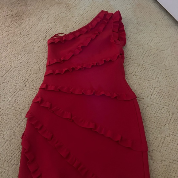 Elliatt Red Ruffle Dress - Picture 4 of 6